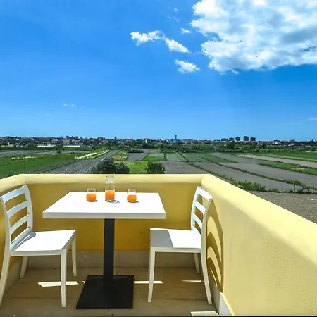 3 Bedroom Stunning In Mondragone