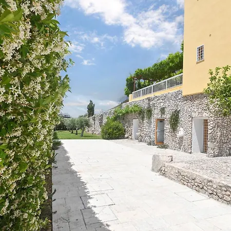 Holiday home 3 Bedroom Stunning In Mondragone