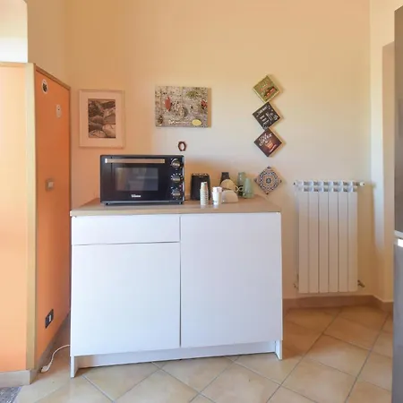 3 Bedroom Stunning In * Mondragone