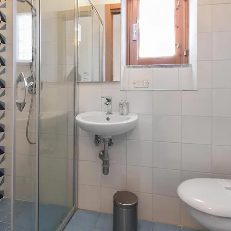 3 Bedroom Stunning In Mondragone