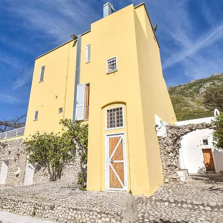 3 Bedroom Stunning In Holiday home Mondragone