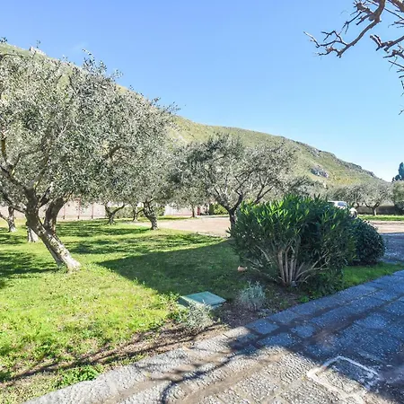 3 Bedroom Stunning In * Mondragone